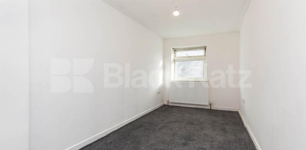 3 bedroom 4 bathroom house with large garden  Antill Road , Seven Sisters